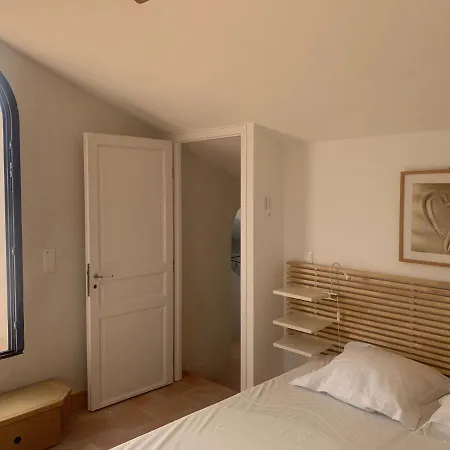Marycel Pied Dans L Eau 12p Roquebrune-sur Argens